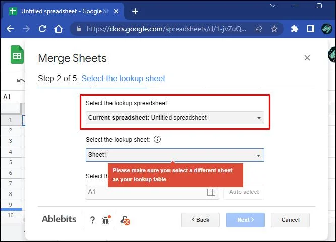 Slik slår du sammen faner i Google Sheets