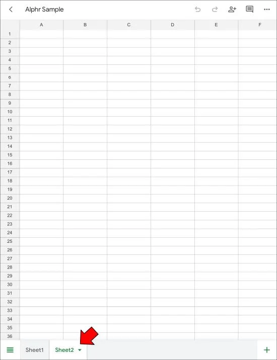 Slik slår du sammen faner i Google Sheets
