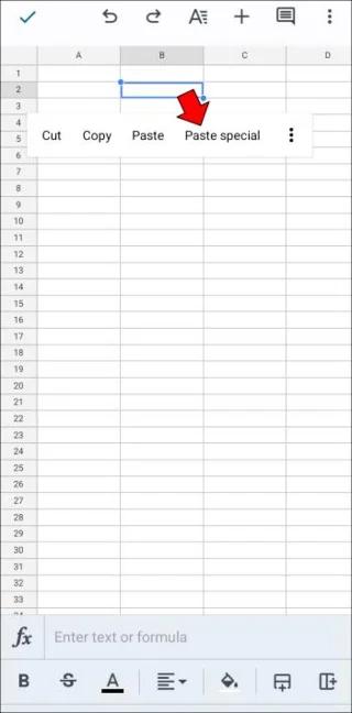 Slik slår du sammen faner i Google Sheets