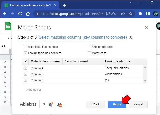 Slik slår du sammen faner i Google Sheets