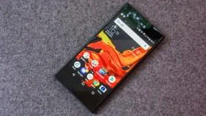 Ревю на Sony Xperia XZ Premium: Смартфонът 4K остава глупав, но самият телефон е супер