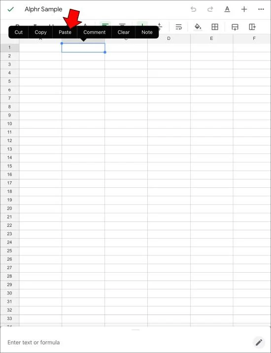 Slik slår du sammen faner i Google Sheets