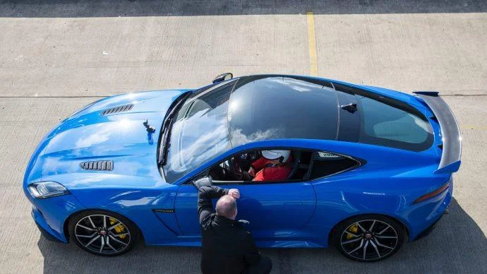Οδηγούμε την Jaguar F-Type SVR 2018