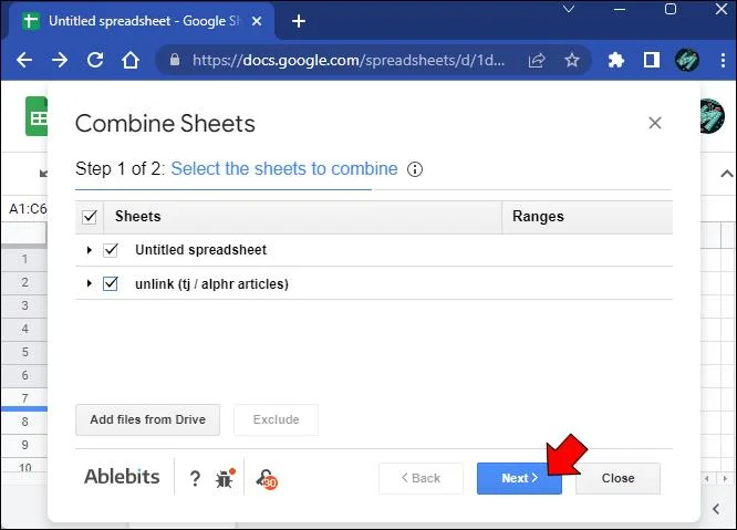 Slik slår du sammen faner i Google Sheets