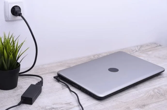 Как да затворите MacBook и да използвате монитор