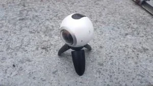 Преглед на Samsung Gear 360: Страхотна 360-градусова камера, но работи добре само с Galaxy телефони