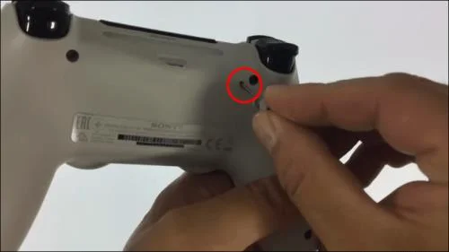 Как да нулирате PS4 контролер