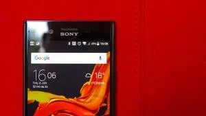 Ревю на Sony Xperia XZ Premium: Смартфонът 4K остава глупав, но самият телефон е супер