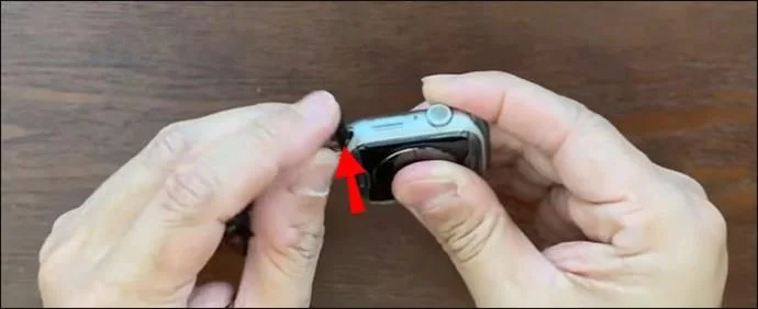 Πώς να αφαιρέσετε μια ζώνη Apple Watch