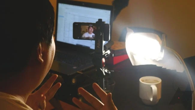 Kaip naudoti „DroidCam“, kad paverstumėte telefoną kompiuterio internetine kamera