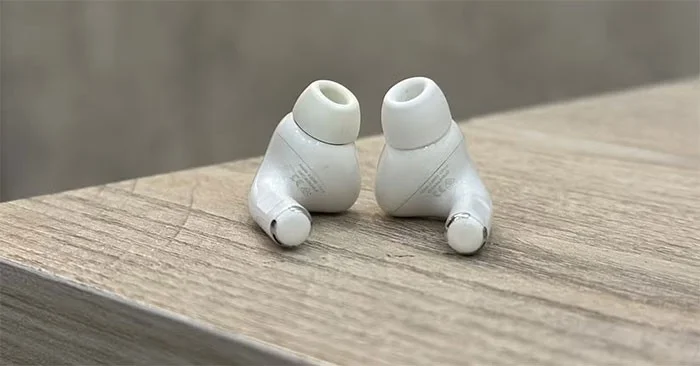 Jak používat funkci Upozornění na konverzaci a Živý poslech na AirPods