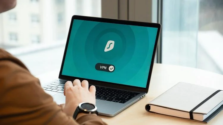 Smart DNS срещу VPN: Кое е най-доброто за целите на поточно предаване в Windows