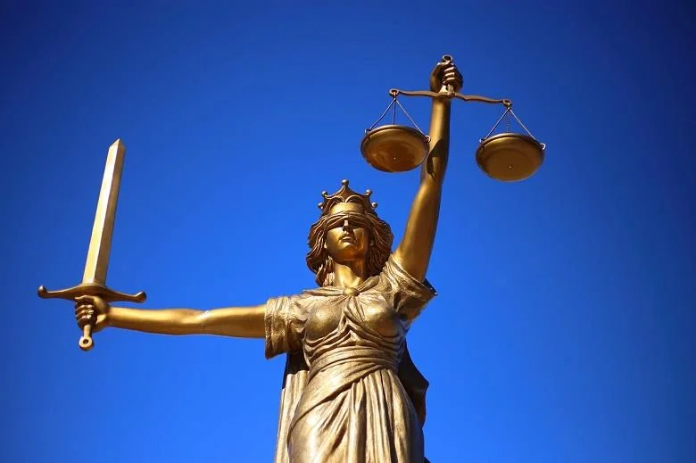 Πώς να αποφύγετε να τραυματιστείτε σε ένα ατύχημα και τι να κάνετε εάν συμβεί