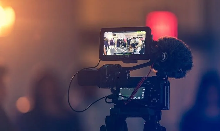 Kako narediti učinkovit video oglas za svoje podjetje