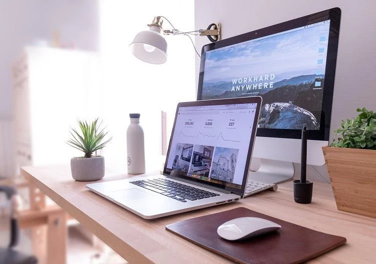 Noge spletnega mesta: kako lahko spletno mesto pomaga pri rasti vašega podjetja?