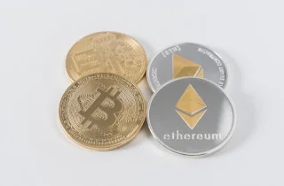 Bitcoin, Ether Tumble kui investorid võtavad riski