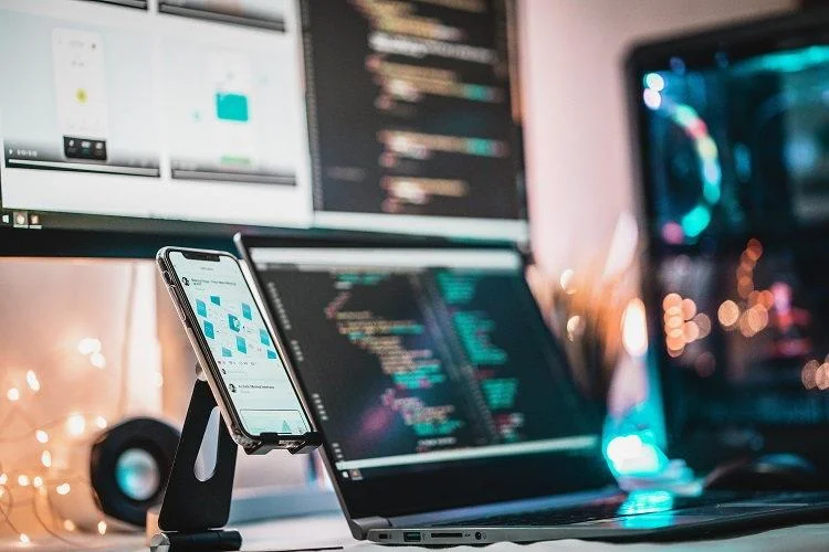Разлика между разработването на UX и UI
