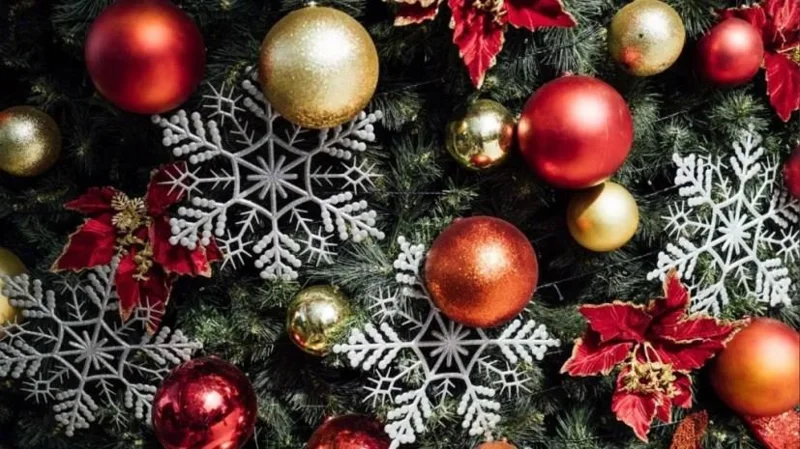 Колекція різдвяних шпалер для Windows 11 (2025)
