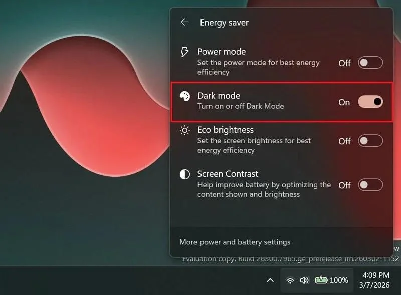 „Windows 11“ pagaliau gali pagreitinti tamsaus režimo perjungimą su nauju greitųjų nustatymų perjungikliu