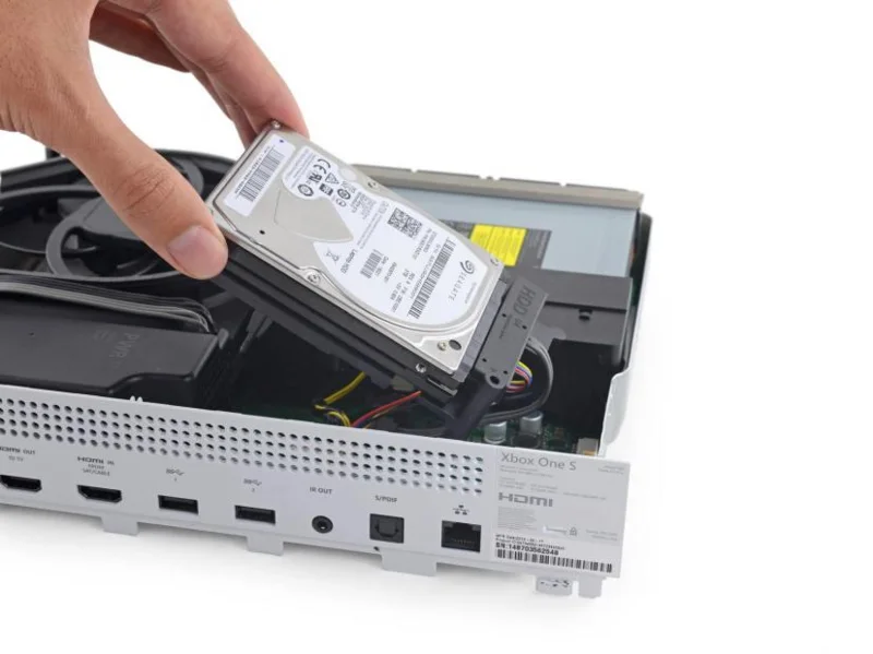 Розбирання Xbox One S показує швидший жорсткий диск та простіший дизайн
